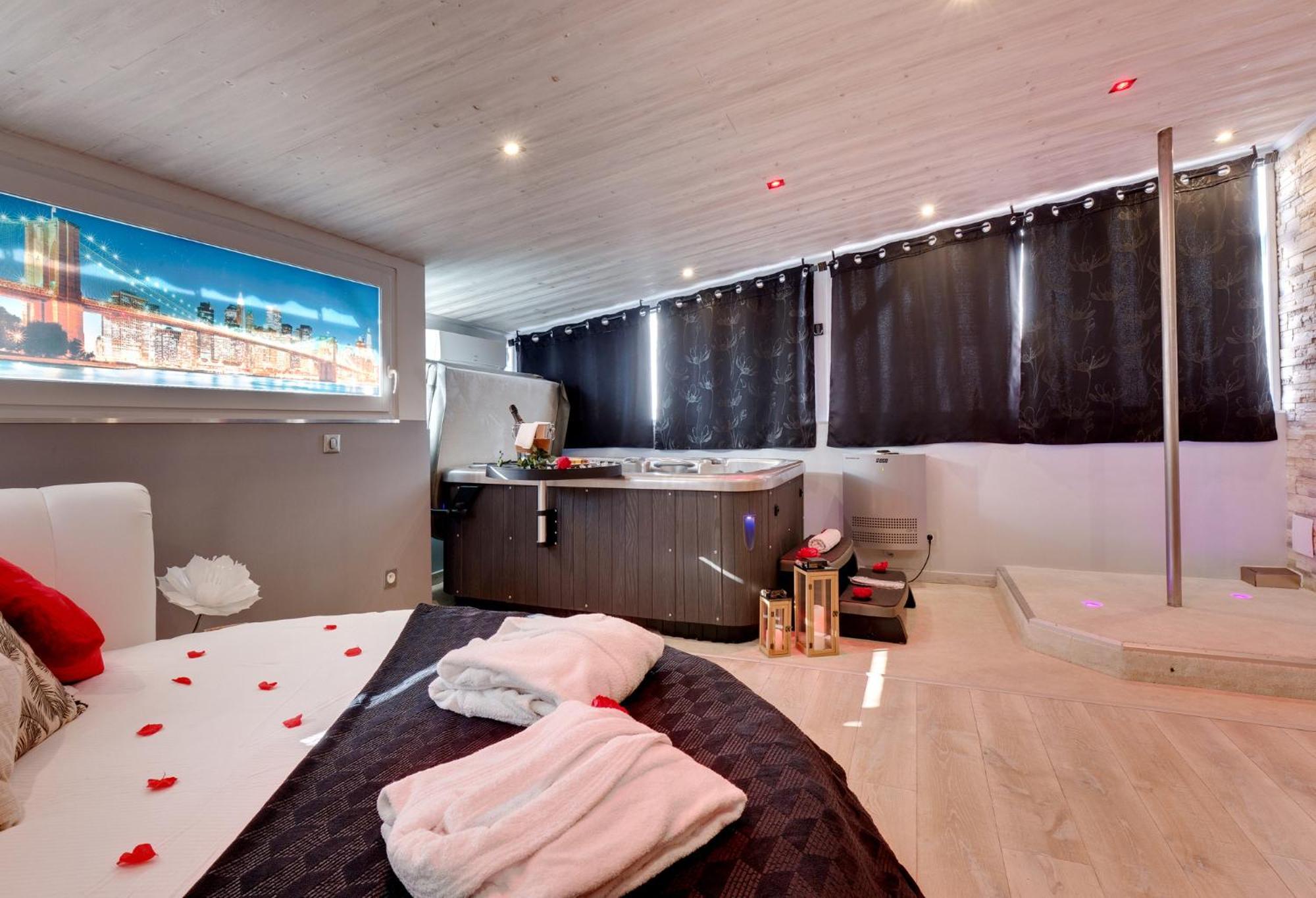 Suite Brooklyn Jacuzzi Vichy Exterior photo